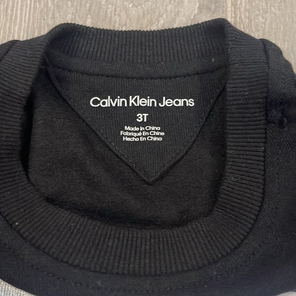 NWT Calvin Klein Black Sweatshirt - Size 3T - Picture 3 of 8